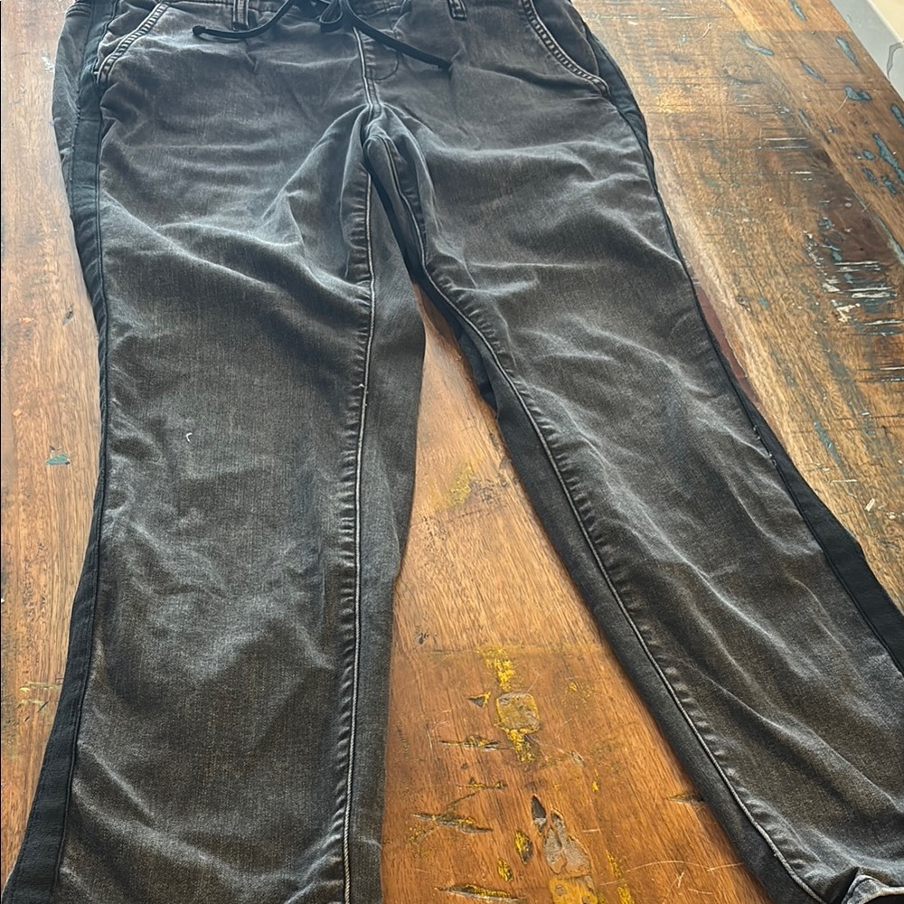 Women’s Black Stretch Side-Panel Jeans